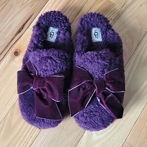 NWOT Ugg Addison Velvet Bow Slippers